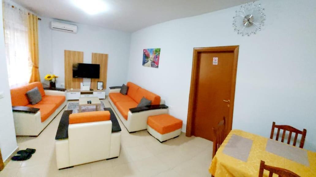 Skanderbeg Square Apartments Тирана Екстер'єр фото